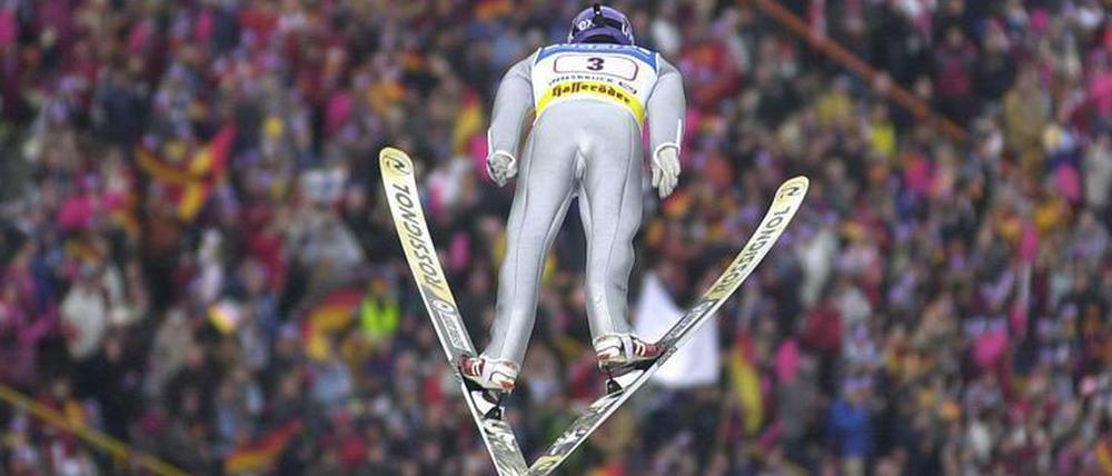Wenn Martin Schmitt sprang, herrschte an den Schanzen in Oberstdorf und Garmisch-Partenkirchen Ausnahmezustand.