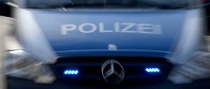 Ein Einschussloch in der Wohnungstür wurde vermutlich duch eine Zwille verursacht. 