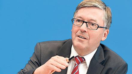 Der Wehrbeauftragte des Bundestages, Hans-Peter Bartels (SPD),