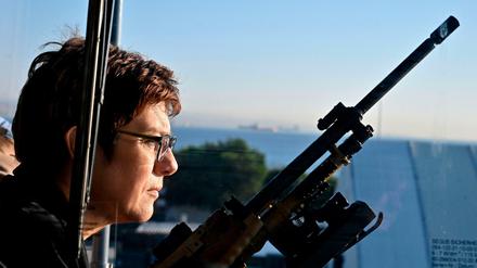 Verteidigungsministerin Kramp-Karrenbauer hat die Grünen in die Pflicht genommen.