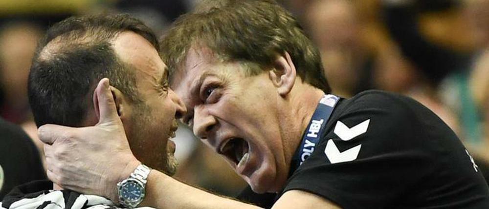 Kaum zu glauben. Die Füchse haben in Stuttgart fünf Zeit für einen letzten Angriff und erzielen tatsächlich noch den Siegtreffer.