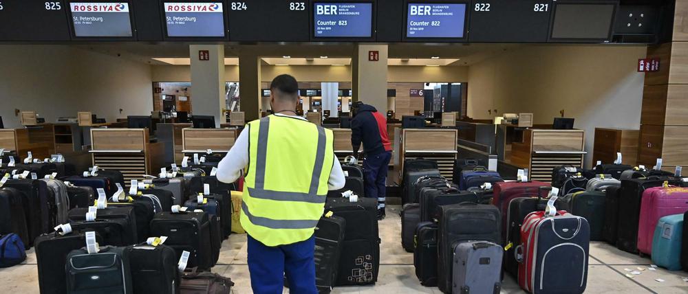 Wer wird kommen und gehen? Ein Gepäcktest am neuen Flughafen BER.