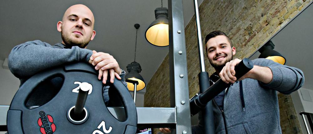 Bei den Personal Trainern Kenneth Schramm (rechts) und Andreas Berge steigt im Januar die Nachfrage wieder rapide an.