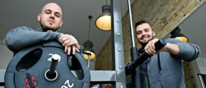 Bei den Personal Trainern Kenneth Schramm (rechts) und Andreas Berge steigt im Januar die Nachfrage wieder rapide an. 