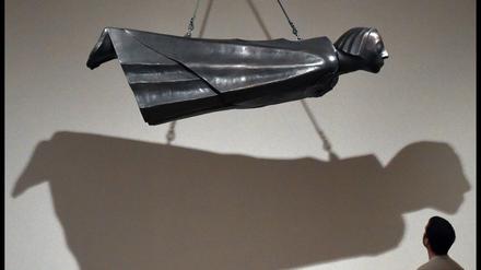 Zwischen Himmel und Hölle: Der „Schwebende Engel“ gehört zu den bekanntesten Werken des Bildhauers Ernst Barlach (1870–1938).