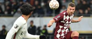 Podolski könnte vielleicht sogar zu seinem Herzensklub 1. FC Köln zurückkehren.