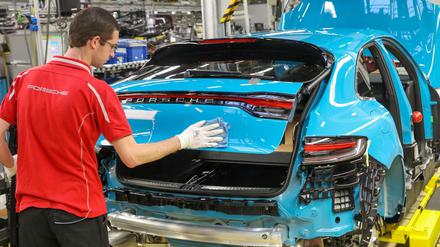 Im Jahresdurchschnitt gingen 45,3 Millionen Personen in Deutschland einer Arbeit nach.