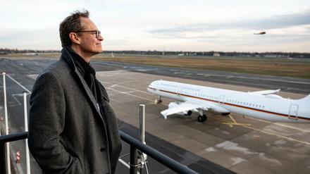 Michael Müller schaut in die Zukunft. Hier auf dem Tower am militärischen Teil des Flughafens Tegel.