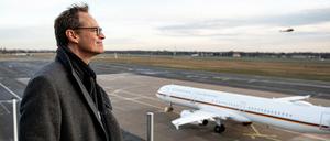Michael Müller schaut in die Zukunft. Hier auf dem Tower am militärischen Teil des Flughafens Tegel.