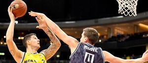 Albas Bogdan Radosavljevic (li.) im Pokalspiel gegen den Mitteldeutschen BC.