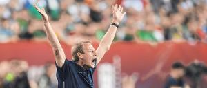 Himmelwärts. Jürgen Klinsmann hat Spuren hinterlassen. Vor allem auch als US-Trainer, der er fünfeinhalb Jahre lang war.