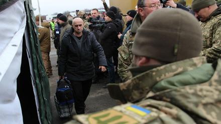 Der Austausch von Gefangenen gilt als Schritt nach vorne auf dem schwierigen Weg zu einer Friedenslösung für die umkämpfte Ostukraine.