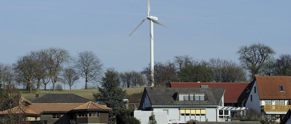 Windrad über Wössingen in Baden-Württemberg.