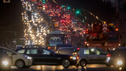 Der drohende Verkehrskollaps in Großstädten lässt auch die Autoindustrie umdenken.