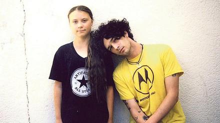 Alte Bekannte und junge Talente. Klimaaktivistin Greta Thunberg hat für die britische Popband The 1975 um den Sänger Matt Healy das Intro zu deren vierter Platte eingesprochen. Fotos: Mara Palena