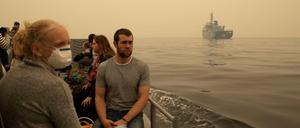 In der Küstenstadt Mallacoota brachte die Marine Menschen in Sicherheit.