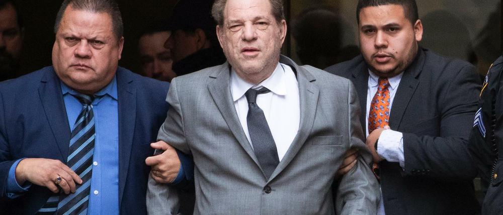 Harvey Weinstein kommt am 06.12.2019 zu einer Kautionsanhörung vor Gericht.
