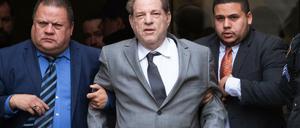 Harvey Weinstein kommt am 06.12.2019 zu einer Kautionsanhörung vor Gericht.