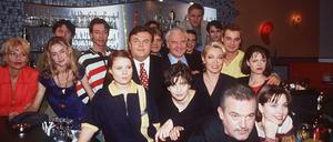 Manfred Stolpe trat auch in der RTL-Soap "Gute Zeiten, Schlechte Zeiten" auf. Sein Text in der Bar der Serie: "Und noch ein Bier!" Kellner: "Also zwei Bier." Stolpe: "Ja, das wäre ganz gut."