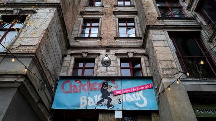 Schluss mit Schwoofen? Am zweiten Januarwochenende schließt Clärchens Ballhaus, dann beginnen Sanierungsarbeiten.