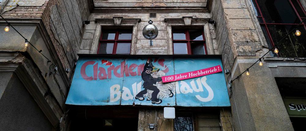 Schluss mit Schwoofen? Am zweiten Januarwochenende schließt Clärchens Ballhaus, dann beginnen Sanierungsarbeiten.