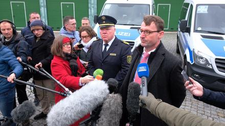 Der Sächsische Innenminister Roland Wöller und Polizeipräsident Horst Kretzschmar geben am 03.01.2020 eine Pressekonferenz zu den Ereignissen in der Neujahrsnacht in Leipzig-Connewitz. 