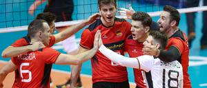 Da kommt Freude auf. Denys Kaliberda, Tobias Krick, Lukas Kampa, Markus Steuerwald, Georg Grozer und Markus Steuerwald (von links) jubeln nach einem Punktgewinn.