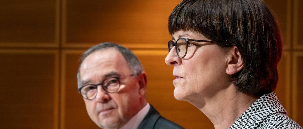 Saskia Esken und Norbert Walter-Borjans während einer Pressekonferenz im Dezember 2019 in Berlin.