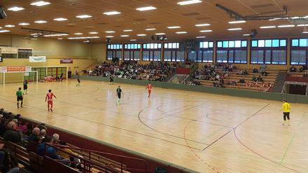 Hallenfußball oder Futsal? Die Frage spaltet die Verbände.