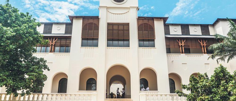 Palais de Lomé. Wo früher der deutsche Gouverneur in der togolesischen Hauptstadt residierte, hat jetzt ein Zentrum für Kultur und Kunst eröffnet. 