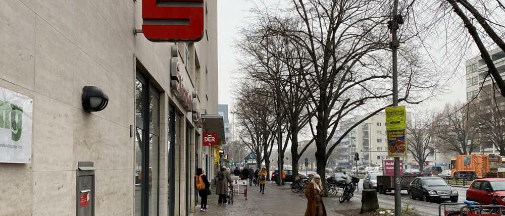 Der Eingang der Sparkasse in Charlottenburg.