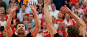 Hohe Ziele im Blick. Kapitän Lukas Kampa (l.) will mit den deutschen Volleyballern zu Olympia.