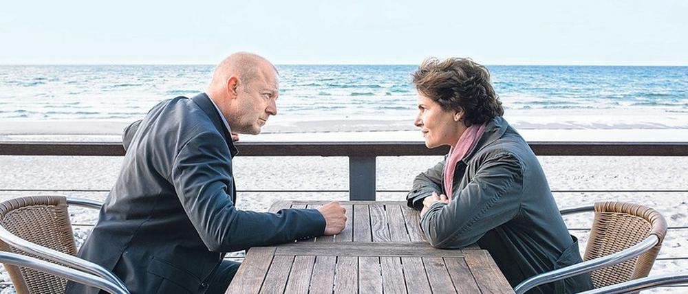 Ermittler-Perspektiven an der Ostsee: Simon Kessler (Heino Ferch) und Hella Christensen (Barbara Auer). Foto: ZDF