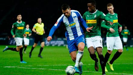 Kurzes Gastspiel. Eduard Löwen (am Ball) hat Hertha in Richtung Augsburg verlassen.