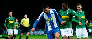 Kurzes Gastspiel. Eduard Löwen (am Ball) hat Hertha in Richtung Augsburg verlassen.