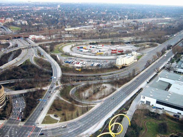 Luftbild des Autobahn-Dreiecks Funkturm in Berlin-Westend.