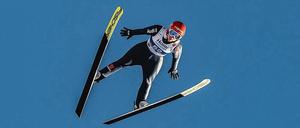 Wo dürfen sich die Frauen von der Schanze stürzen? Für die deutsche Springerin Katharina Althaus und ihre Kolleginnen könnte es eng werden im internationalen Terminkalender.