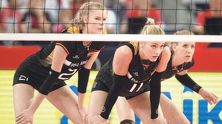 Klare Ziele. Louisa Lippmann (Mitte) will mit dem deutschen Team in der Olympia-Qualifikation bestehen – und schnell zurück zu ihrem Klub nach China.