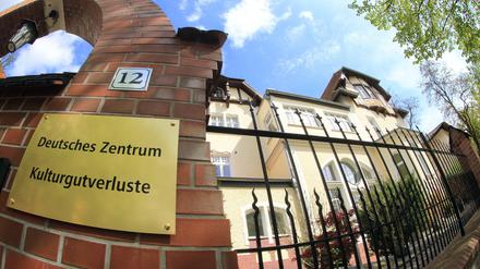 Versteht sich als zentraler Ansprechpartner zu Fragen unrechtmäßiger Entziehungen von Kulturgut in Deutschland im 20. Jahrhundert. Das Deutsche Zentrum Kulturgutverluste in Magdeburg.