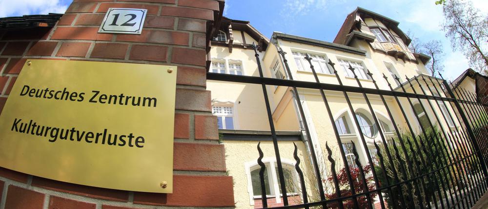 Versteht sich als zentraler Ansprechpartner zu Fragen unrechtmäßiger Entziehungen von Kulturgut in Deutschland im 20. Jahrhundert. Das Deutsche Zentrum Kulturgutverluste in Magdeburg.