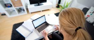 Mehr Home Office könnte vielen Arbeitnehmern viele Kilometer auf der Autobahn ersparen. 