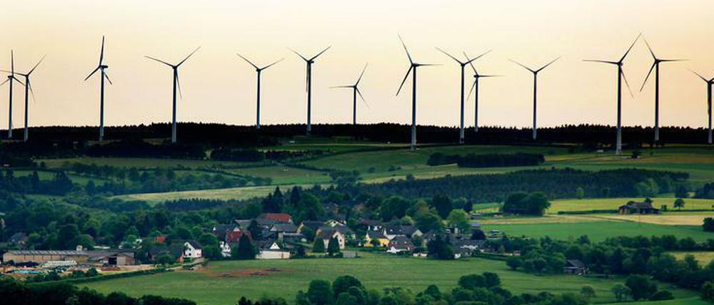 Am Horizont und noch viel weiter. Im niedersächsischen Windpark Schöneseiffen.