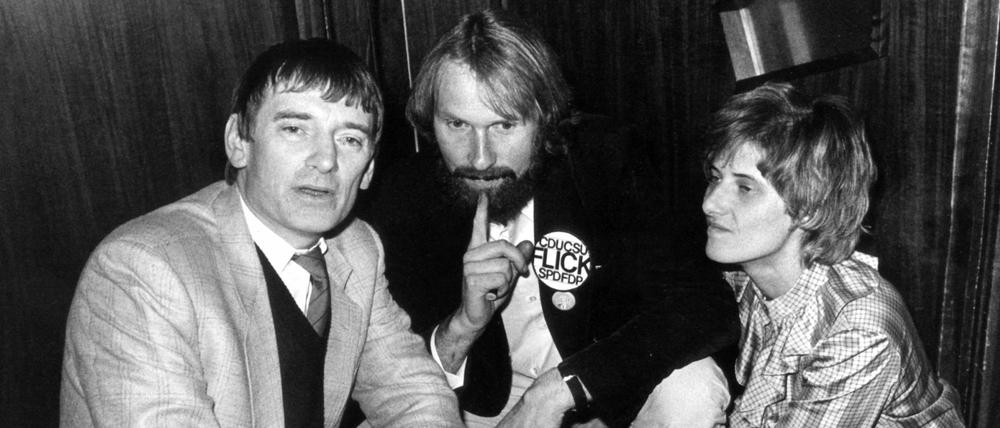 Die Grünen-Politiker Otto Schily, Lukas Beckmann und Petra Kelly am Abend der Bundestagswahl 1983