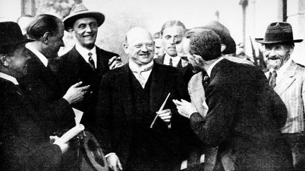 Ein Vorbild für deutsche Diplomaten: Reichsaußenminister Gustav Stresemann (Mitte), der für seine Politik des Ausgleichs den Friedensnobelpreis erhielt.