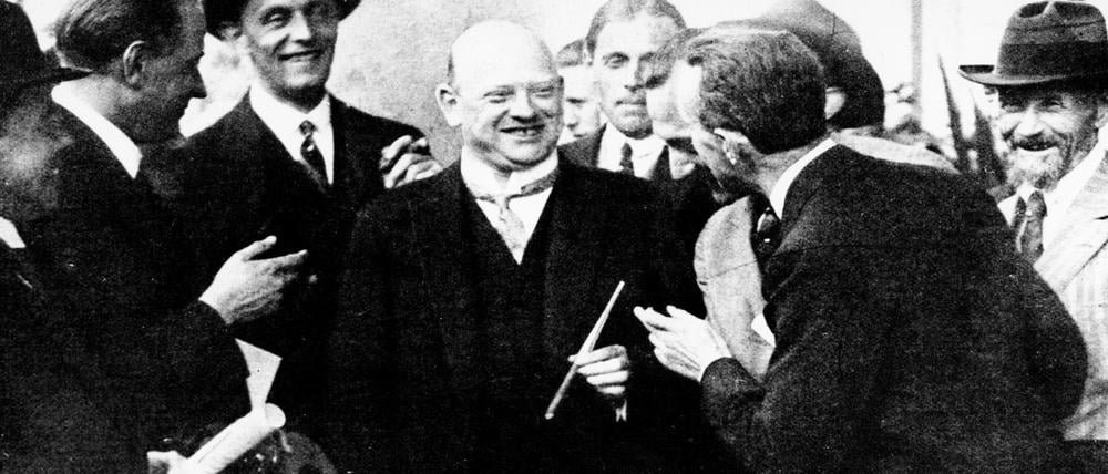 Ein Vorbild für deutsche Diplomaten: Reichsaußenminister Gustav Stresemann (Mitte), der für seine Politik des Ausgleichs den Friedensnobelpreis erhielt.