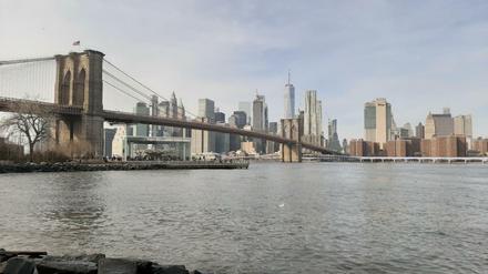 Kein Schnäppchenmarkt. Manhattan von Brooklyn aus gesehen.