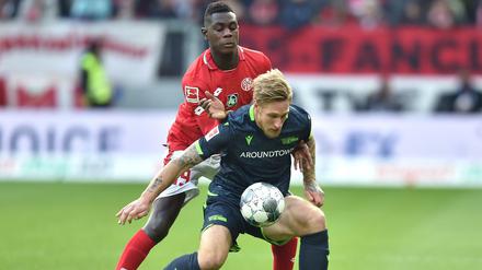 Schwerer Stand: Sebastian Polter (vorne) ist beim 1. FC Union selten am Ball.