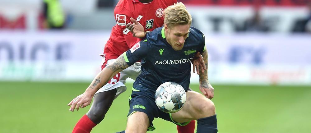 Schwerer Stand: Sebastian Polter (vorne) ist beim 1. FC Union selten am Ball.
