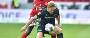Schwerer Stand: Sebastian Polter (vorne) ist beim 1. FC Union selten am Ball.