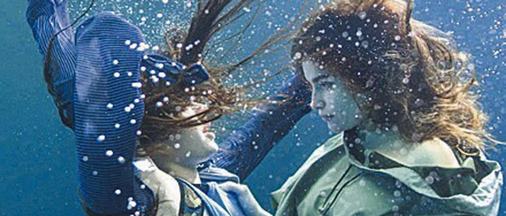 Fast wie bei „Bilitis“. Théa (Laetitia Casta, r.) und Chloé (Noée Abita).